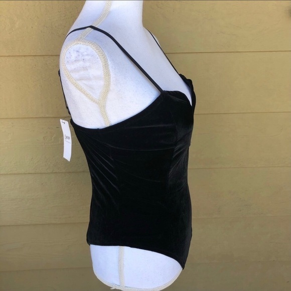 Velvet Black Heart Neck Bodysuit Size M - Picture 4 of 8